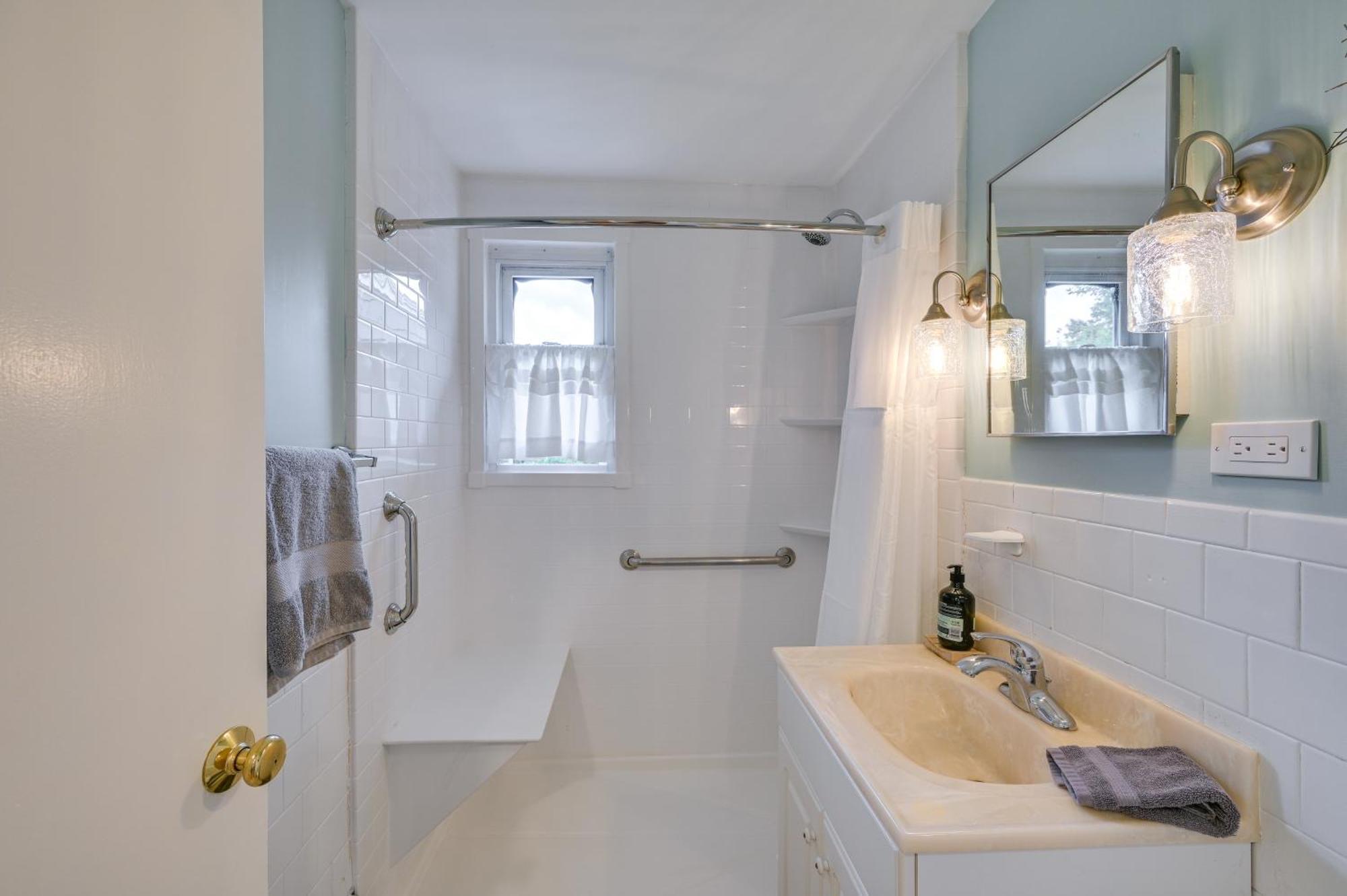 Marblehead Retreat With Sprawling Yard And Gas Grill!アパートメント エクステリア 写真